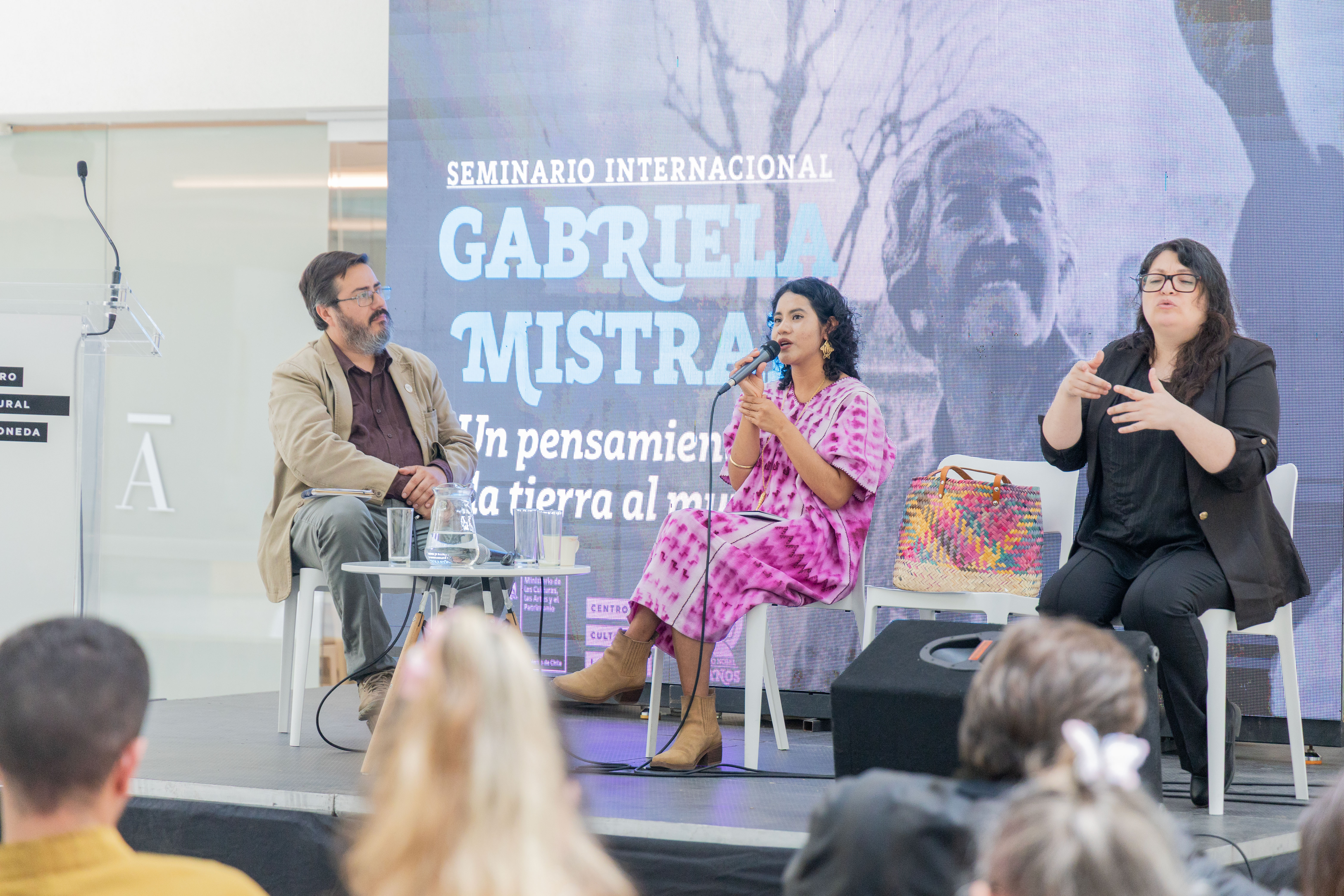 Director del Museo, Dusan Martinovic, moderando en Centro Cultural Palacio de La Moneda
