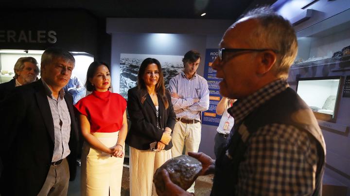 Recorrido de autoridades por el Museo de Ciencia y Tecnología