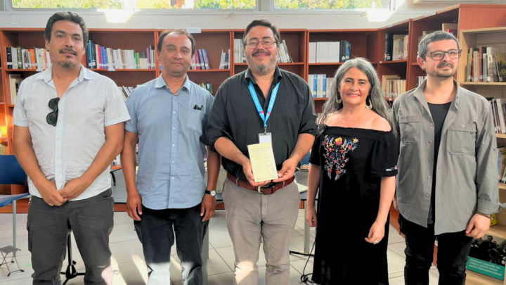 Presentación literaria en la biblioteca del museo