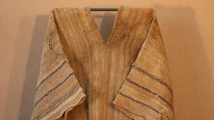 unku: túnica masculina confeccionada con fibra de camélido