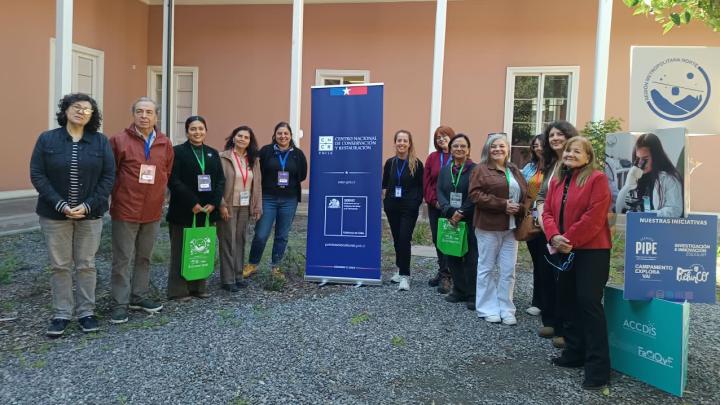Participantes de la actividad 2° taller de formación del proyecto “Miniexploradores” en el patio de la Recoleta Dominica.