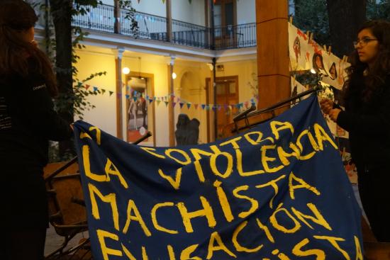 Fotografía de alumnas del Liceo 1 en actividad del Museo de la Educación