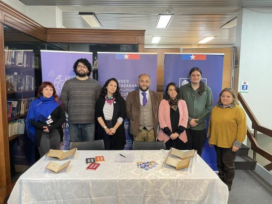 Museo Ciudadano Vicuña Mackenna y Wikimedia Chile firman convenio para digitalizar veinticinco libros de la colección bibliográfica del museo